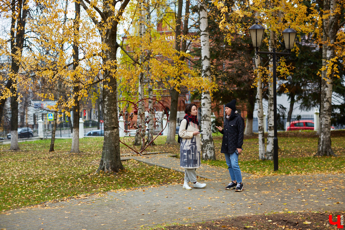 Всем владимирцам знаком парк «Липки» рядом с Соборной площадью. А вот многие ли горожане догадываются о том, что напротив Исторического музея раньше стоял храм Бориса и Глеба? О церкви-призраке для «Ключ-Медиа» поведала экскурсовод Татьяна Быкова.