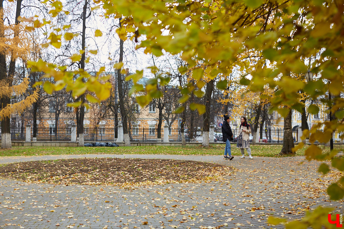 Всем владимирцам знаком парк «Липки» рядом с Соборной площадью. А вот многие ли горожане догадываются о том, что напротив Исторического музея раньше стоял храм Бориса и Глеба? О церкви-призраке для «Ключ-Медиа» поведала экскурсовод Татьяна Быкова.