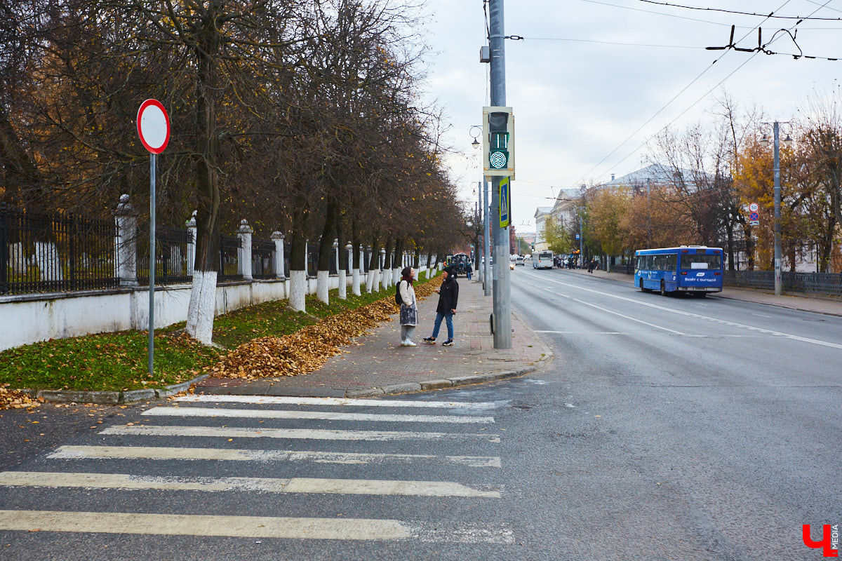 Всем владимирцам знаком парк «Липки» рядом с Соборной площадью. А вот многие ли горожане догадываются о том, что напротив Исторического музея раньше стоял храм Бориса и Глеба? О церкви-призраке для «Ключ-Медиа» поведала экскурсовод Татьяна Быкова.