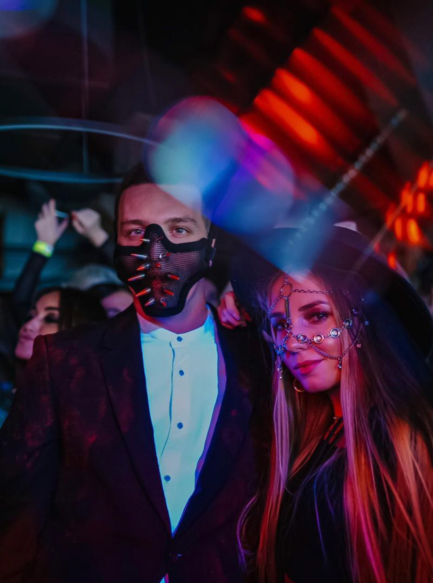 В этом году владимирцы решили шумно и с размахом отметить Хэллоуин. Именно поэтому сегодня «Ключ-Медиа» собрал для вас в одном инстаграм-обзоре тех, кто в минувшие выходные отрывался на тематических пати, не пожалев времени и сил для создания соответствующих образов.