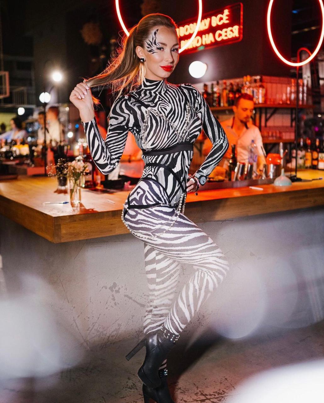 В этом году владимирцы решили шумно и с размахом отметить Хэллоуин. Именно поэтому сегодня «Ключ-Медиа» собрал для вас в одном инстаграм-обзоре тех, кто в минувшие выходные отрывался на тематических пати, не пожалев времени и сил для создания соответствующих образов.