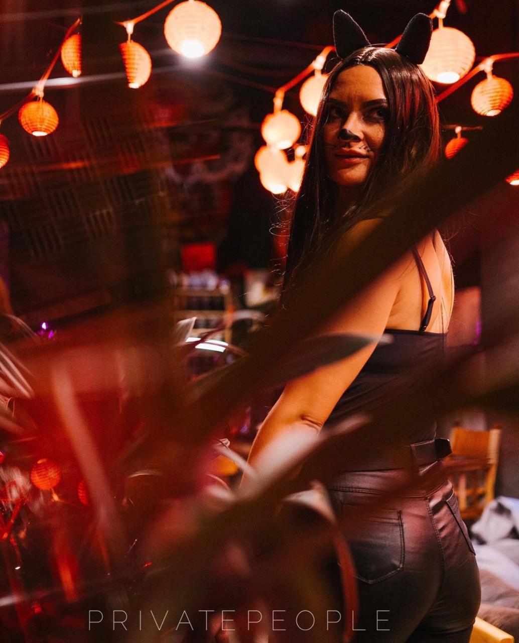 В этом году владимирцы решили шумно и с размахом отметить Хэллоуин. Именно поэтому сегодня «Ключ-Медиа» собрал для вас в одном инстаграм-обзоре тех, кто в минувшие выходные отрывался на тематических пати, не пожалев времени и сил для создания соответствующих образов.