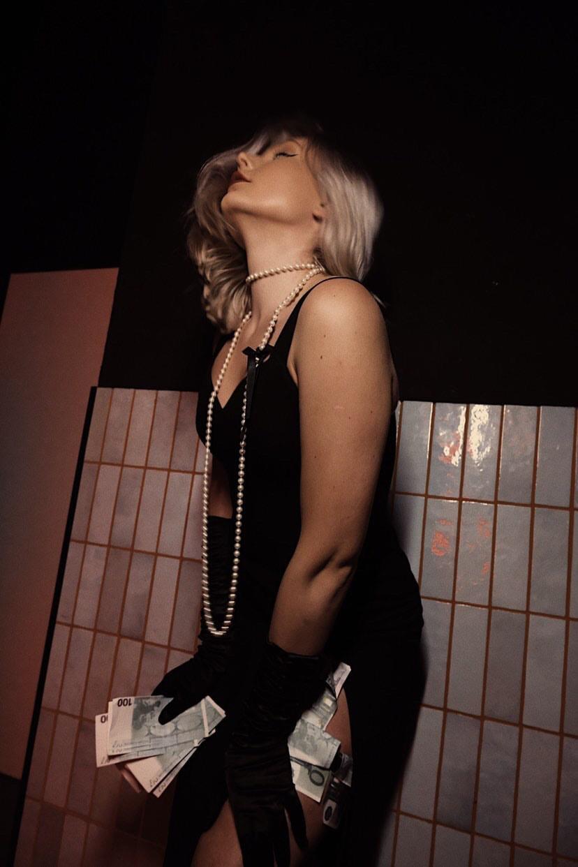 В этом году владимирцы решили шумно и с размахом отметить Хэллоуин. Именно поэтому сегодня «Ключ-Медиа» собрал для вас в одном инстаграм-обзоре тех, кто в минувшие выходные отрывался на тематических пати, не пожалев времени и сил для создания соответствующих образов.