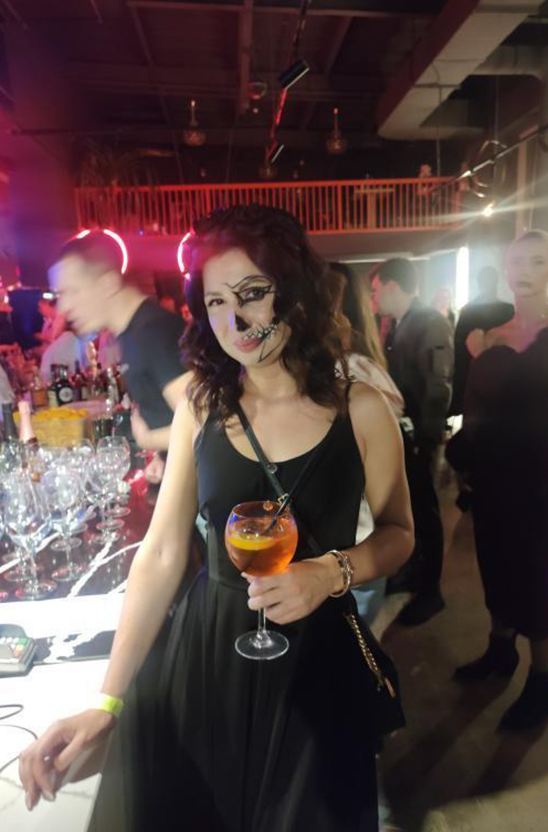 В этом году владимирцы решили шумно и с размахом отметить Хэллоуин. Именно поэтому сегодня «Ключ-Медиа» собрал для вас в одном инстаграм-обзоре тех, кто в минувшие выходные отрывался на тематических пати, не пожалев времени и сил для создания соответствующих образов.