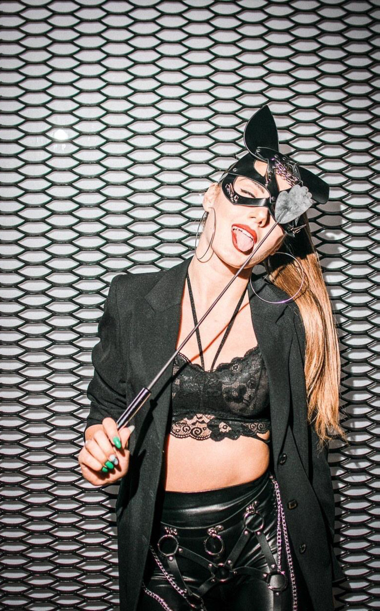 В этом году владимирцы решили шумно и с размахом отметить Хэллоуин. Именно поэтому сегодня «Ключ-Медиа» собрал для вас в одном инстаграм-обзоре тех, кто в минувшие выходные отрывался на тематических пати, не пожалев времени и сил для создания соответствующих образов.