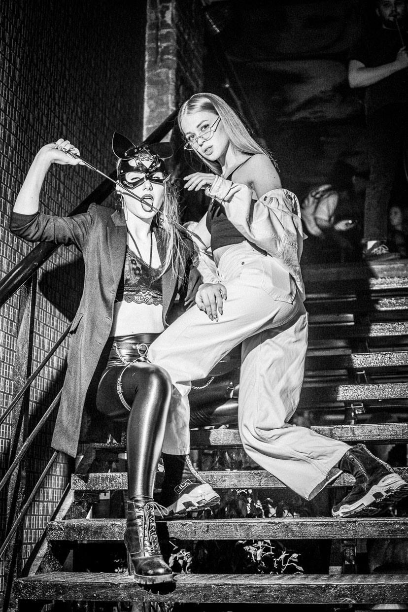 В этом году владимирцы решили шумно и с размахом отметить Хэллоуин. Именно поэтому сегодня «Ключ-Медиа» собрал для вас в одном инстаграм-обзоре тех, кто в минувшие выходные отрывался на тематических пати, не пожалев времени и сил для создания соответствующих образов.