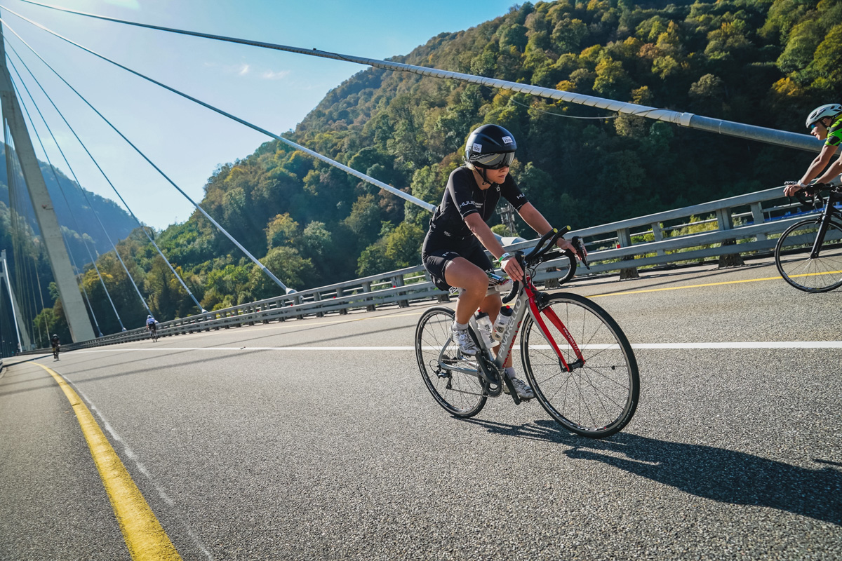Нине Щемелёвой двадцать восемь и она триатлет. Кто бы мог подумать, что эта хрупкая девушка обладает огромной силой и удивительной выносливостью, а еще - что буквально пару лет назад она не умела плавать? В большом интервью для «Ключ-Медиа» Нина рассказала, как преодолела саму себя и теперь вдохновляет учеников на большие победы.