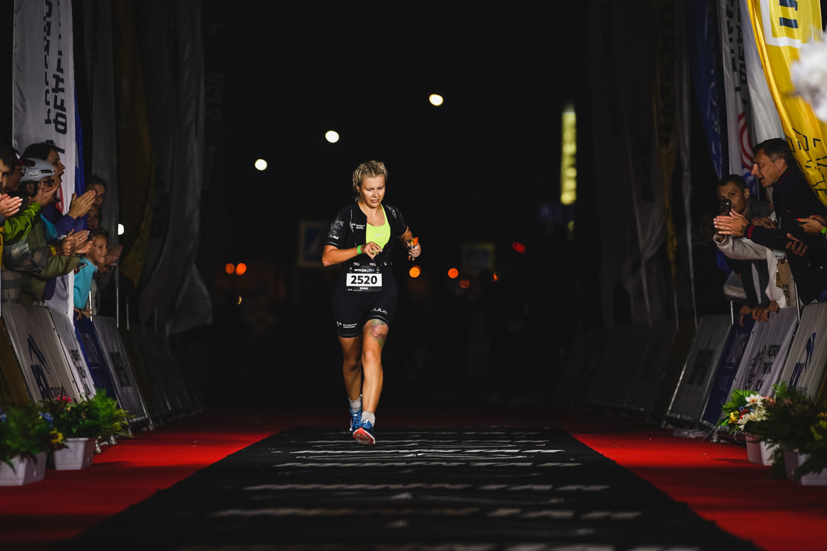 Нине Щемелёвой двадцать восемь и она триатлет. Кто бы мог подумать, что эта хрупкая девушка обладает огромной силой и удивительной выносливостью, а еще - что буквально пару лет назад она не умела плавать? В большом интервью для «Ключ-Медиа» Нина рассказала, как преодолела саму себя и теперь вдохновляет учеников на большие победы.