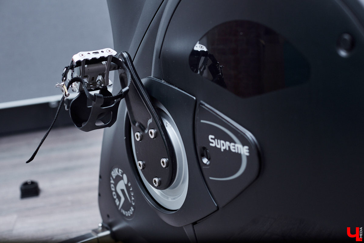 Нине Щемелёвой двадцать восемь и она триатлет. Кто бы мог подумать, что эта хрупкая девушка обладает огромной силой и удивительной выносливостью, а еще - что буквально пару лет назад она не умела плавать? В большом интервью для «Ключ-Медиа» Нина рассказала, как преодолела саму себя и теперь вдохновляет учеников на большие победы.