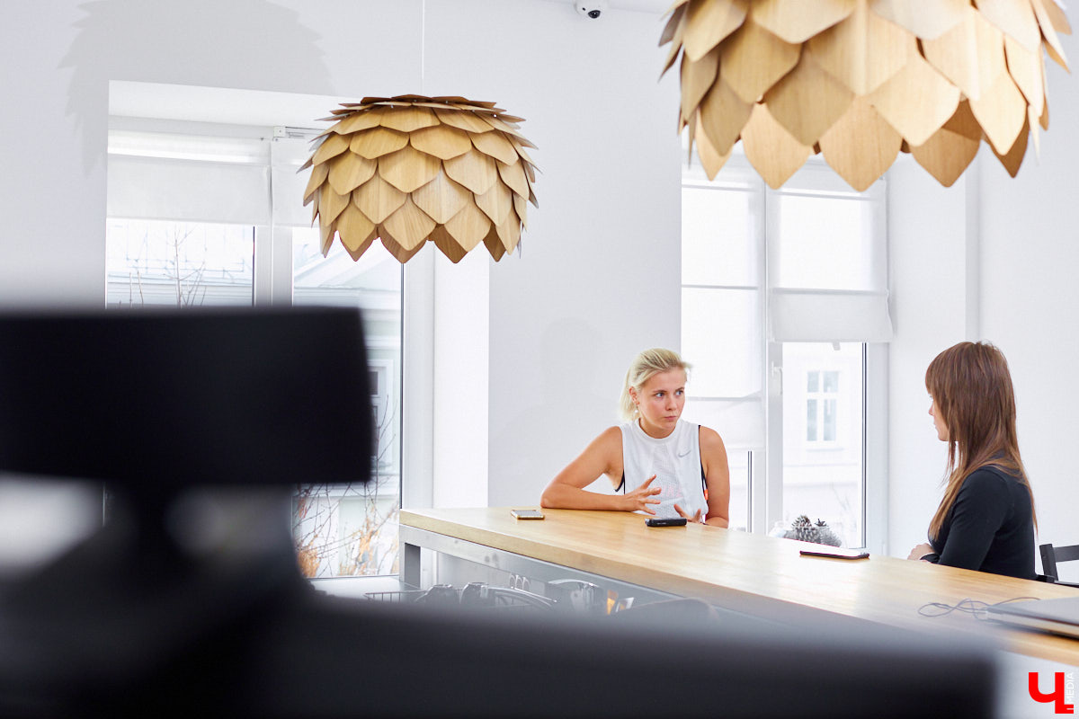 Нине Щемелёвой двадцать восемь и она триатлет. Кто бы мог подумать, что эта хрупкая девушка обладает огромной силой и удивительной выносливостью, а еще - что буквально пару лет назад она не умела плавать? В большом интервью для «Ключ-Медиа» Нина рассказала, как преодолела саму себя и теперь вдохновляет учеников на большие победы.