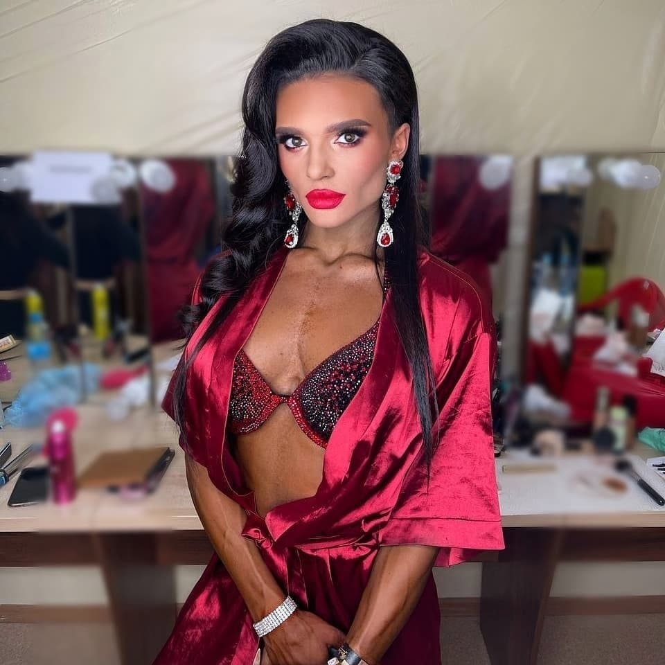 Пообщались с Елизаветой Волковой, в свои юные годы получившей титул чемпионки России по бодибилдингу.