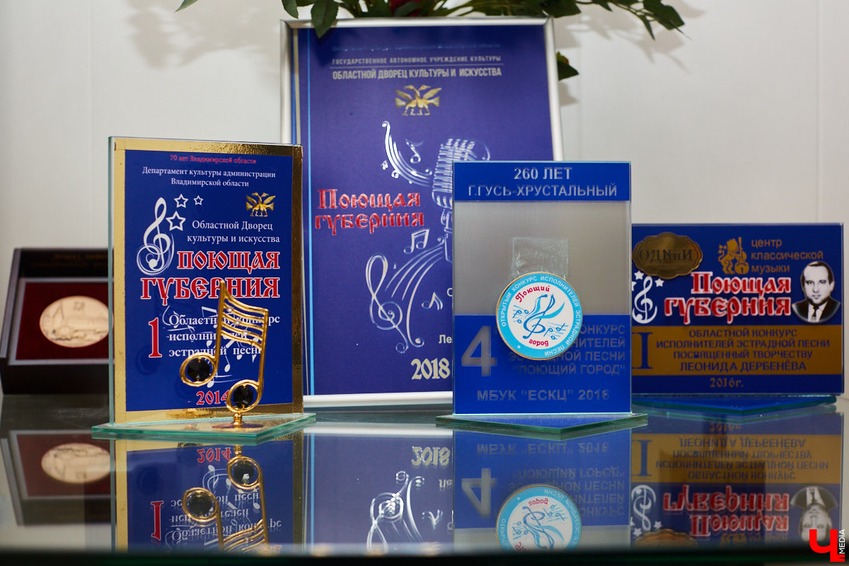 Команда «Ключ-Медиа» посетила одну из закрытых репетиций конкурса «Поющая губерния» и, специально для читателей, выяснила: как начать карьеру музыканта, если из специального образования у вас только шуточный диплом по пению в дУше?