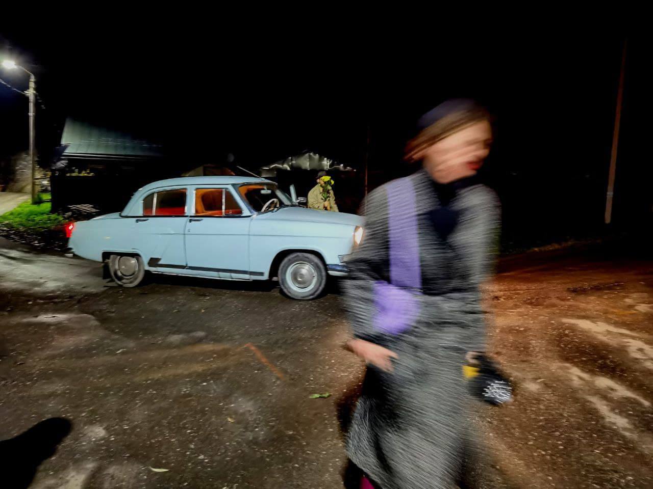 В минувшие ноябрьские выходные по тайному маршруту Суздаля прошел иммерсивный спектакль-экскурсия. Название у него созвучно локации — «ПроПраСуздаль», действие показал «Сельский театр драмы и комедии» в Фомихе.