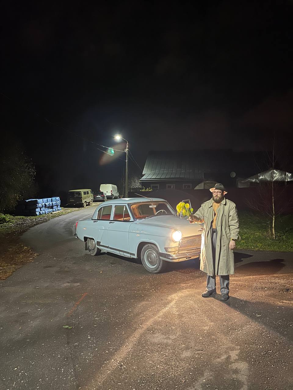 В минувшие ноябрьские выходные по тайному маршруту Суздаля прошел иммерсивный спектакль-экскурсия. Название у него созвучно локации — «ПроПраСуздаль», действие показал «Сельский театр драмы и комедии» в Фомихе.