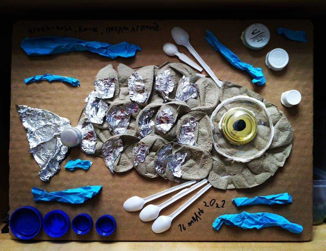 В эту субботу в гастромаркете «Рынок на Студёной» состоялся необычный мастер-класс: известная художница Наталья Колпакова продемонстрировала всем желающим, как из подручного мусора можно создать арт-объект и развить тем самым абстрактное мышление.