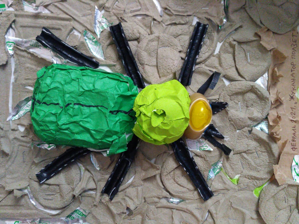 В эту субботу в гастромаркете «Рынок на Студёной» состоялся необычный мастер-класс: известная художница Наталья Колпакова продемонстрировала всем желающим, как из подручного мусора можно создать арт-объект и развить тем самым абстрактное мышление.