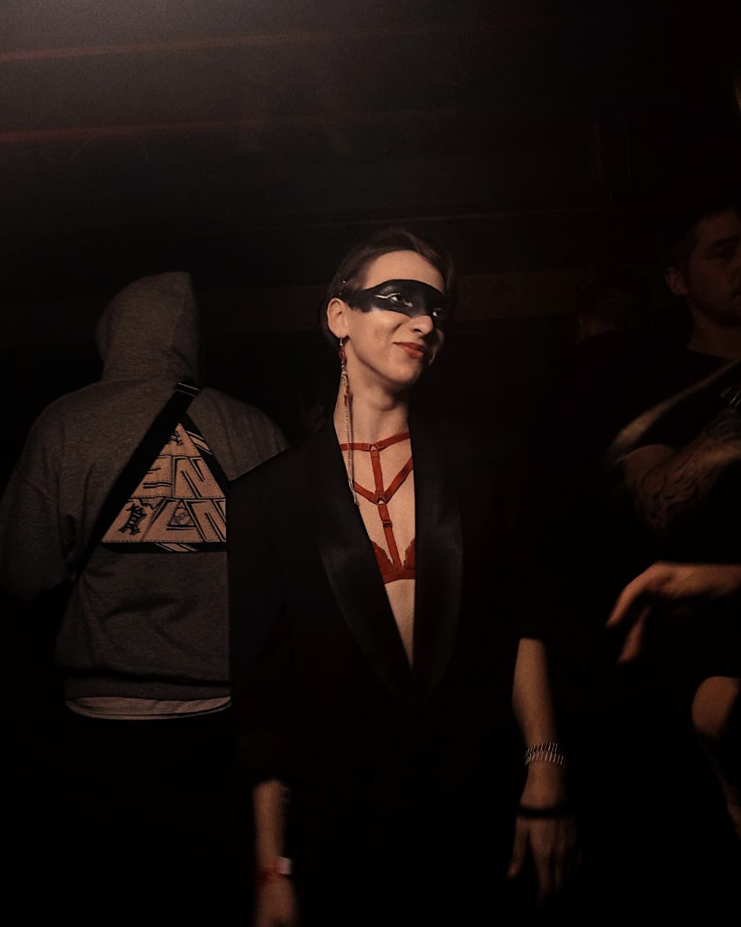 Блогер Оксана Никишова, как Де Ниро в культовом фильме «Таксист», благодаря поездкам по городу морально перезагружается. Узнаем у девушки детали не самой женской работы — страхи, знакомства и прочие аспекты таксования в рубрике «Неудобные вопросы».