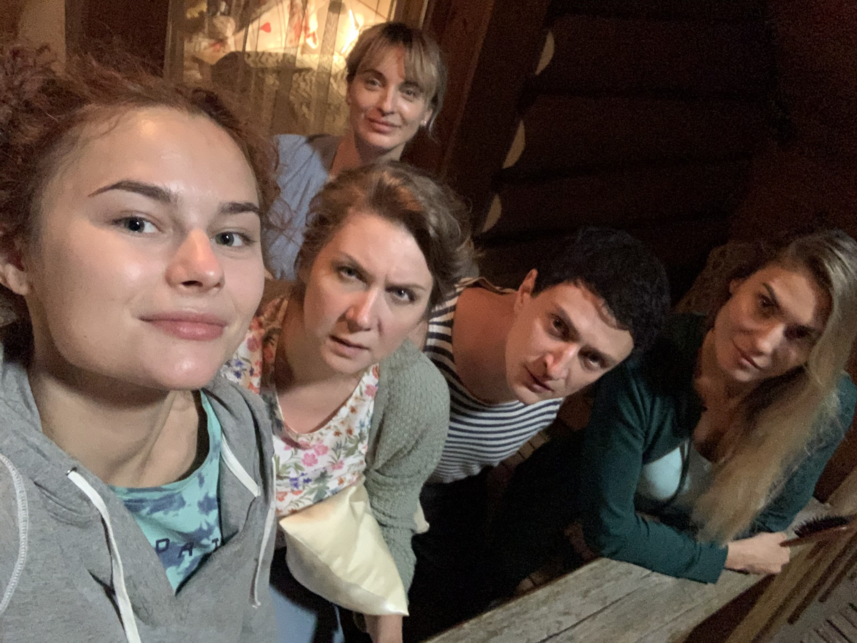 Студентка академии искусства Таисия Орлова рассказала о съемках в сериале у номинанта на «Оскар» и в комедии с ментами и зомби.