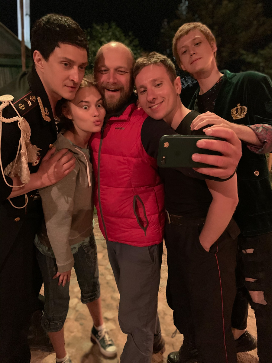 Студентка академии искусства Таисия Орлова рассказала о съемках в сериале у номинанта на «Оскар» и в комедии с ментами и зомби.