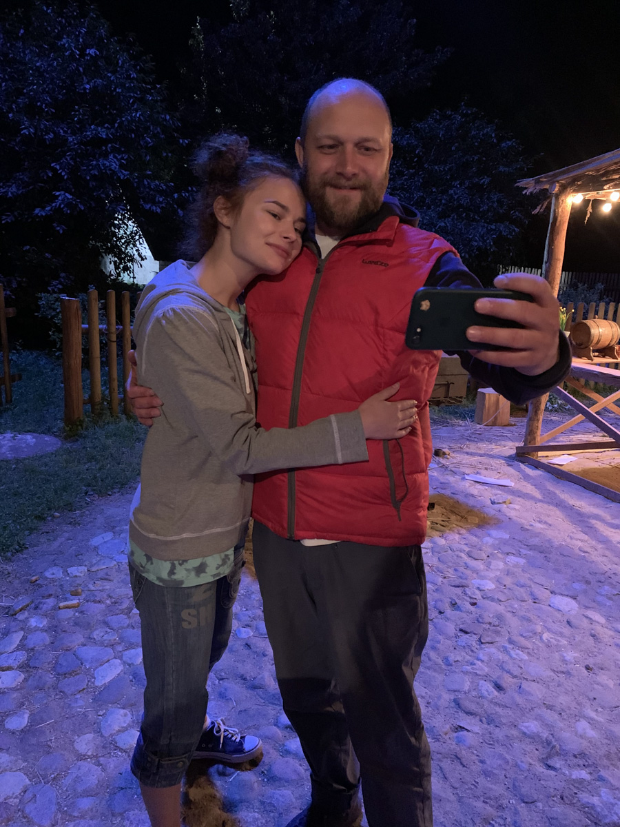 Студентка академии искусства Таисия Орлова рассказала о съемках в сериале у номинанта на «Оскар» и в комедии с ментами и зомби.