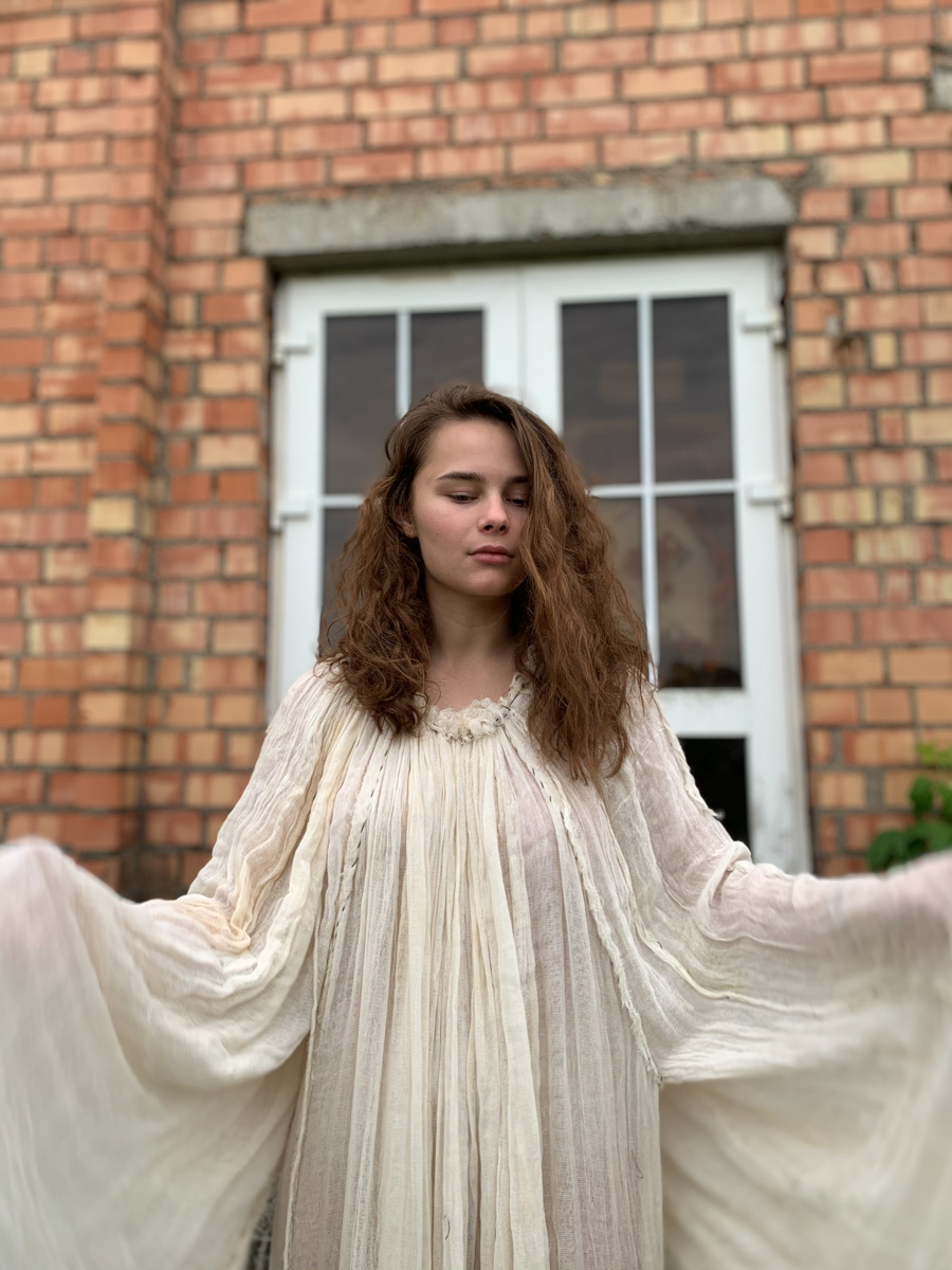 Студентка академии искусства Таисия Орлова рассказала о съемках в сериале у номинанта на «Оскар» и в комедии с ментами и зомби.