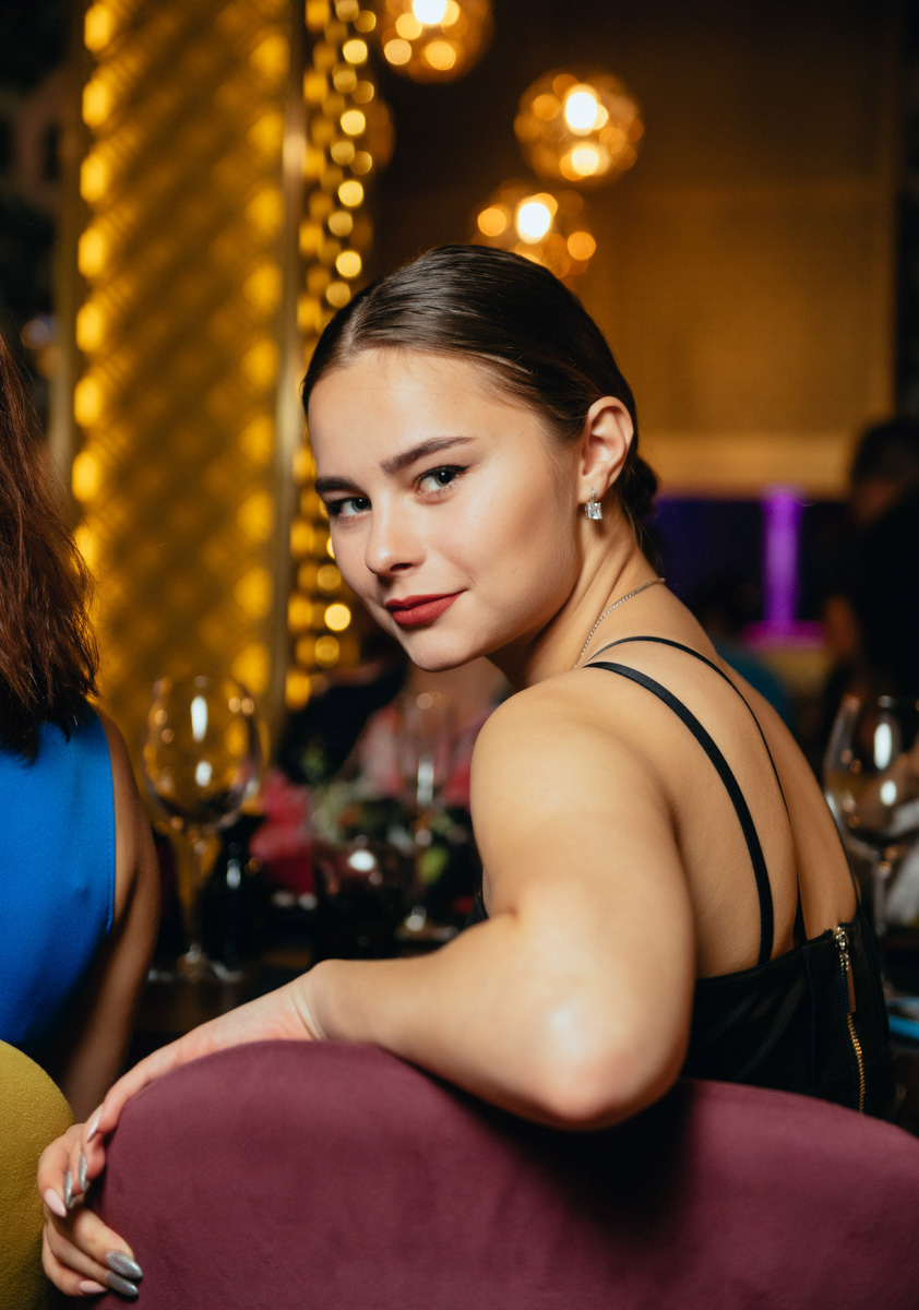 Студентка академии искусства Таисия Орлова рассказала о съемках в сериале у номинанта на «Оскар» и в комедии с ментами и зомби.