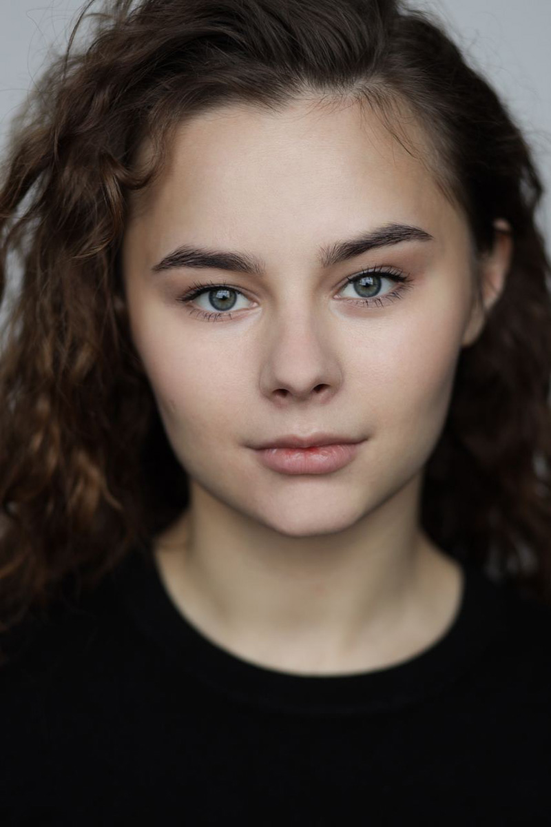 Студентка академии искусства Таисия Орлова рассказала о съемках в сериале у номинанта на «Оскар» и в комедии с ментами и зомби.