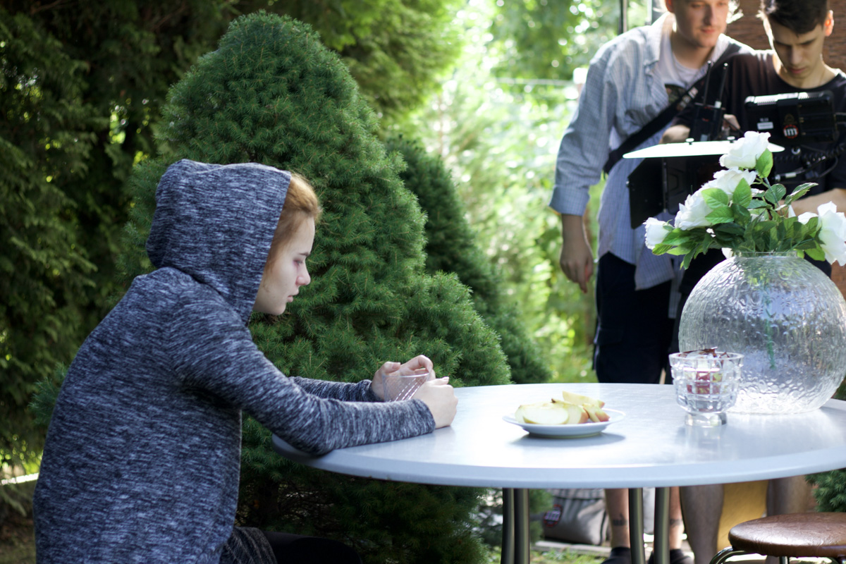 Студентка академии искусства Таисия Орлова рассказала о съемках в сериале у номинанта на «Оскар» и в комедии с ментами и зомби.