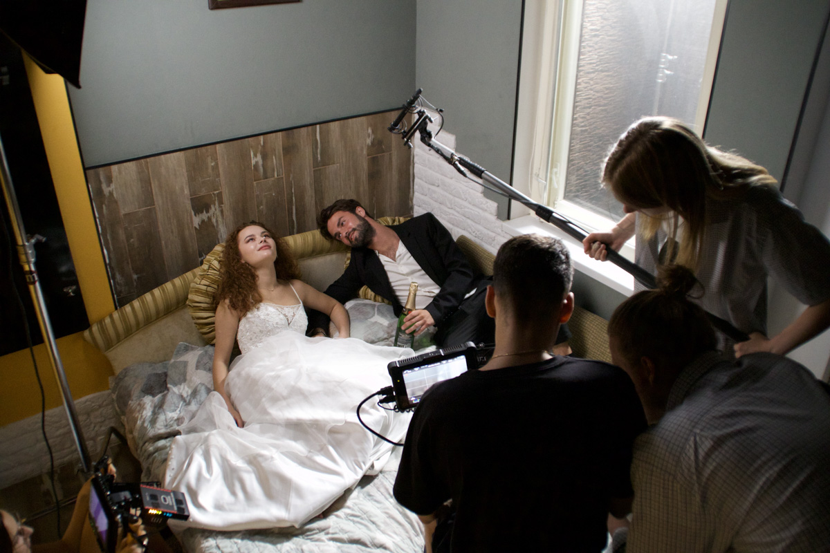 Студентка академии искусства Таисия Орлова рассказала о съемках в сериале у номинанта на «Оскар» и в комедии с ментами и зомби.