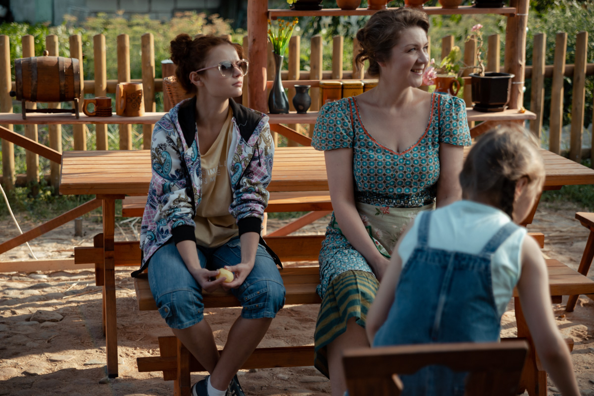 Студентка академии искусства Таисия Орлова рассказала о съемках в сериале у номинанта на «Оскар» и в комедии с ментами и зомби.