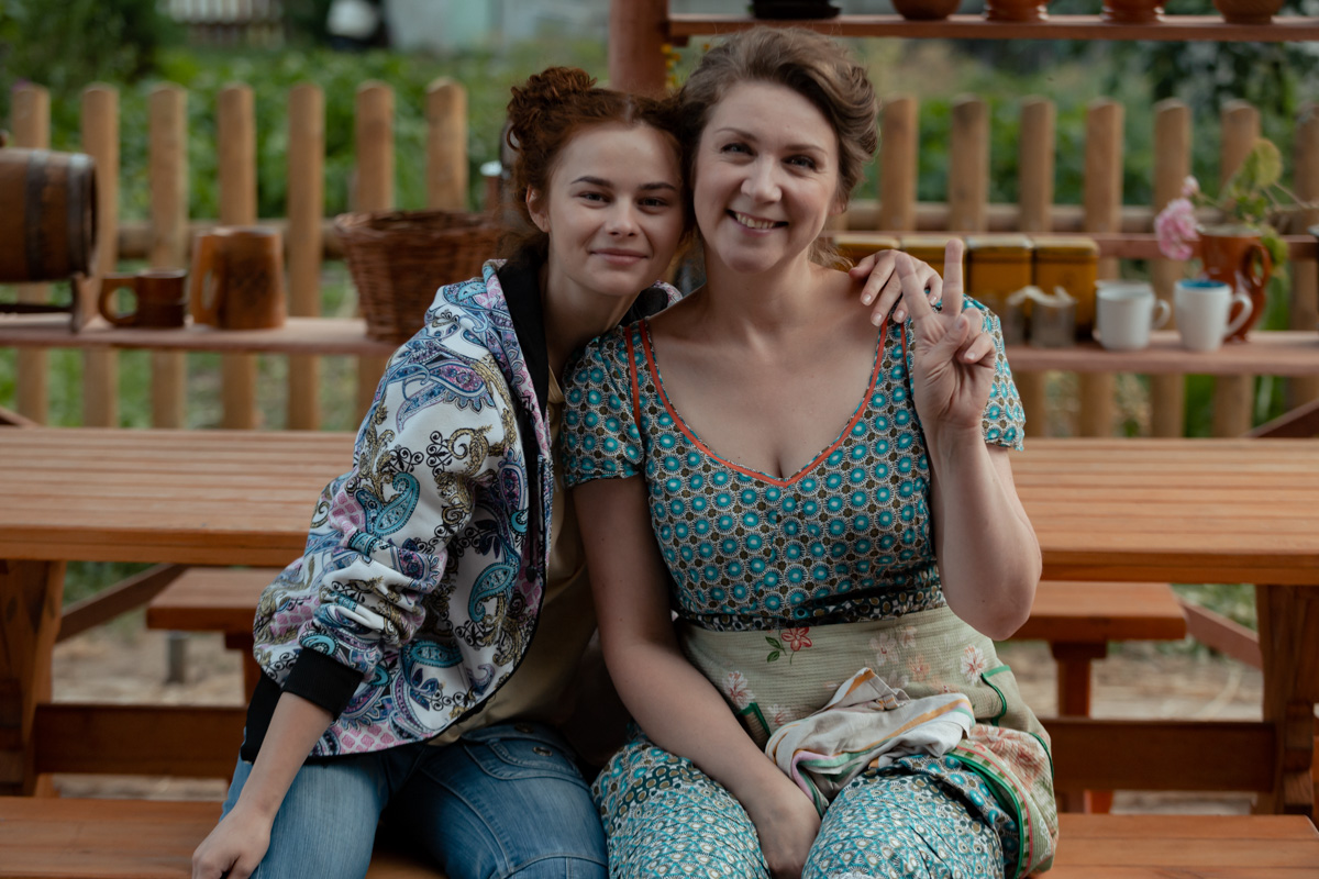 Студентка академии искусства Таисия Орлова рассказала о съемках в сериале у номинанта на «Оскар» и в комедии с ментами и зомби.