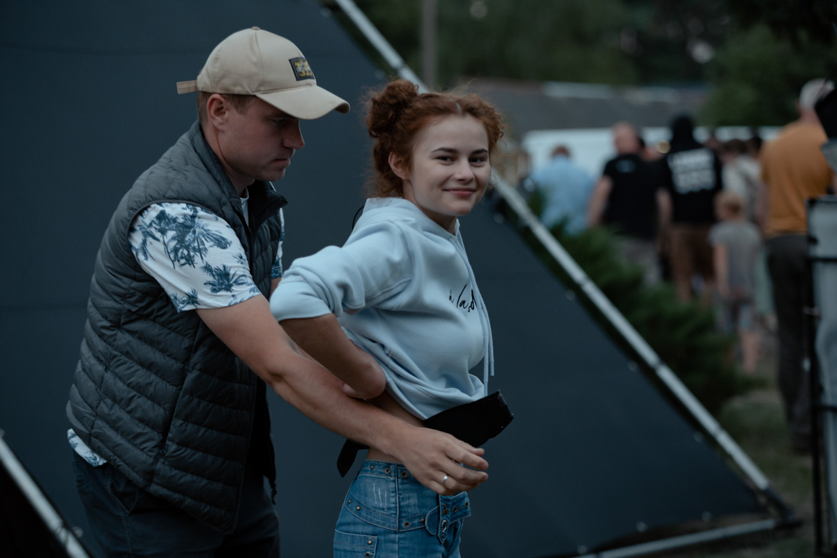 Студентка академии искусства Таисия Орлова рассказала о съемках в сериале у номинанта на «Оскар» и в комедии с ментами и зомби.