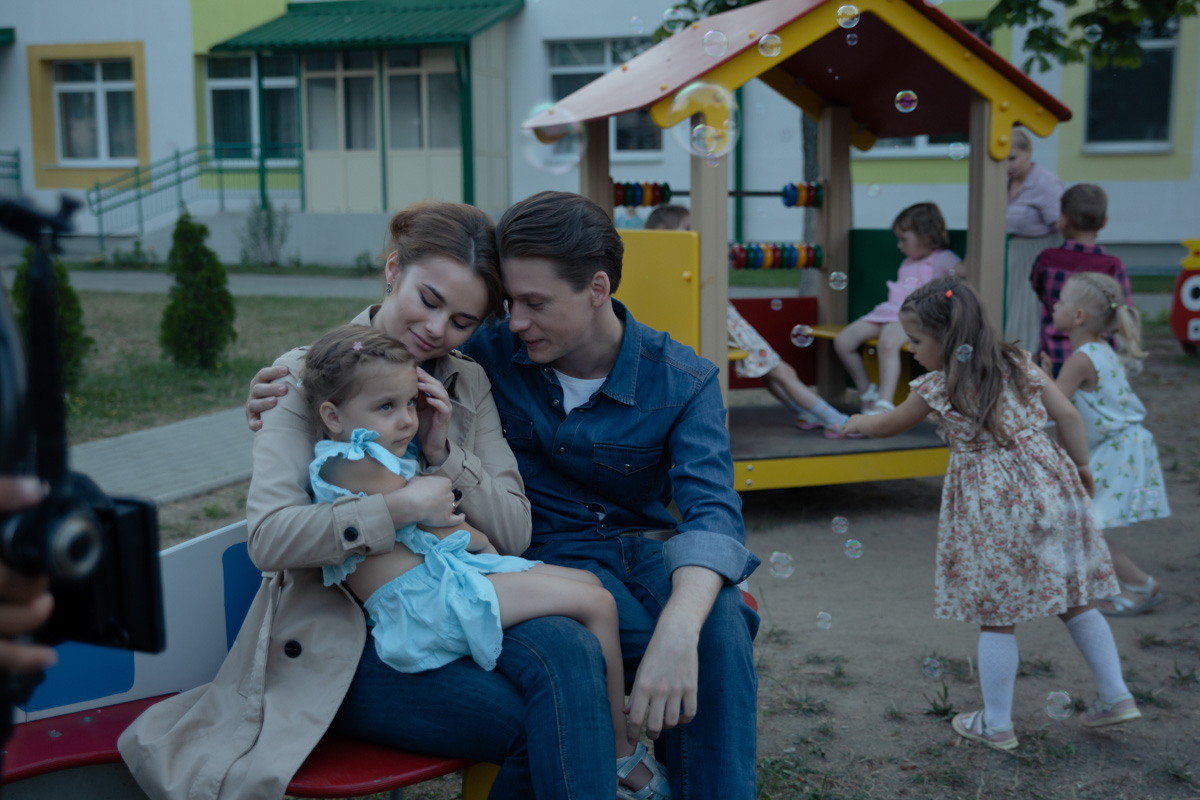 Студентка академии искусства Таисия Орлова рассказала о съемках в сериале у номинанта на «Оскар» и в комедии с ментами и зомби.