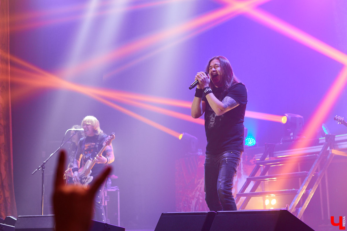 В это нестабильное время приезд во Владимир легенды отечественного хэви-метал группы «Ария» воспринимается как чудо. Но вот музыканты — на сцене Art Hall.