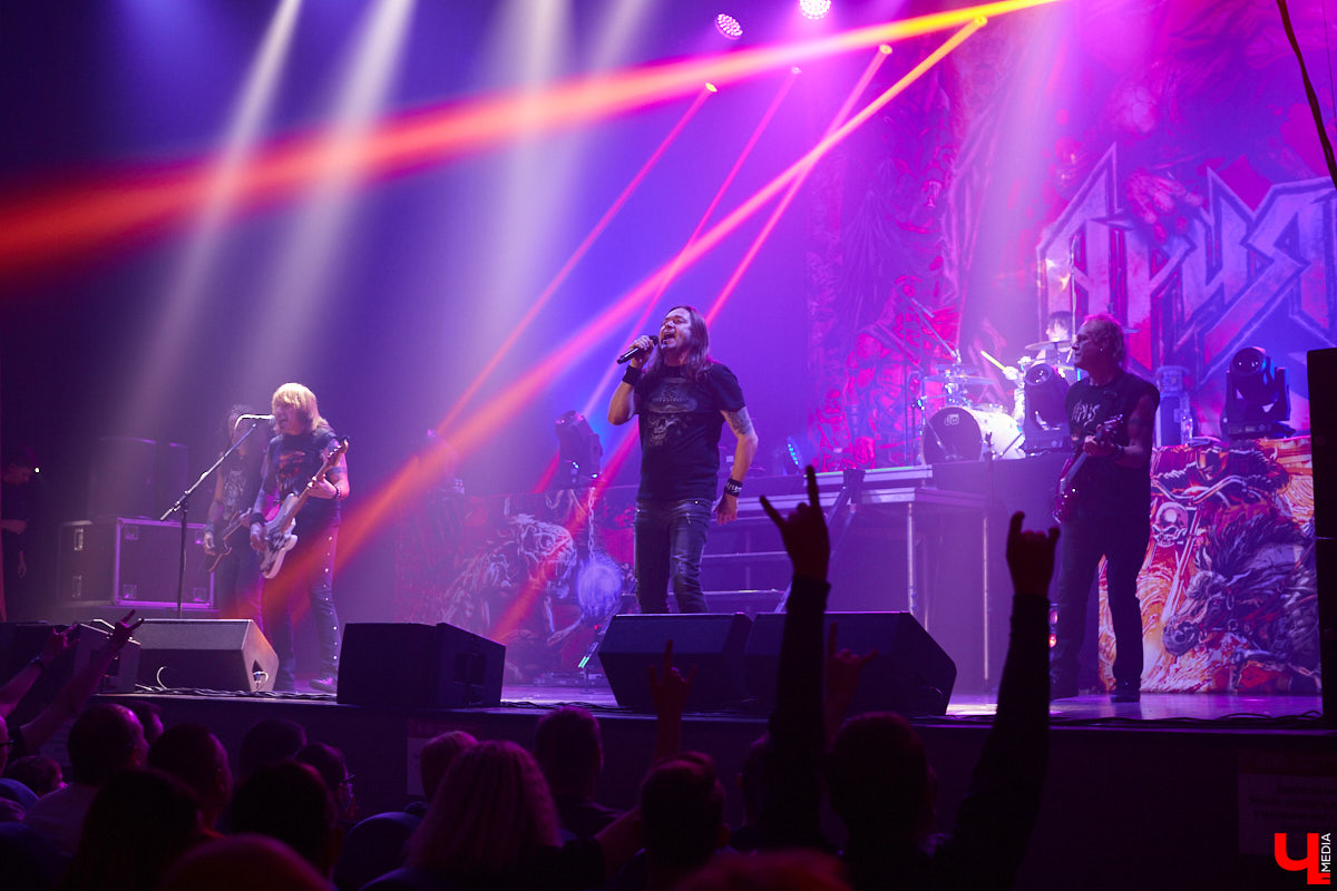 В это нестабильное время приезд во Владимир легенды отечественного хэви-метал группы «Ария» воспринимается как чудо. Но вот музыканты — на сцене Art Hall.