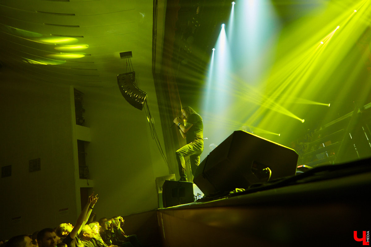 В это нестабильное время приезд во Владимир легенды отечественного хэви-метал группы «Ария» воспринимается как чудо. Но вот музыканты — на сцене Art Hall.