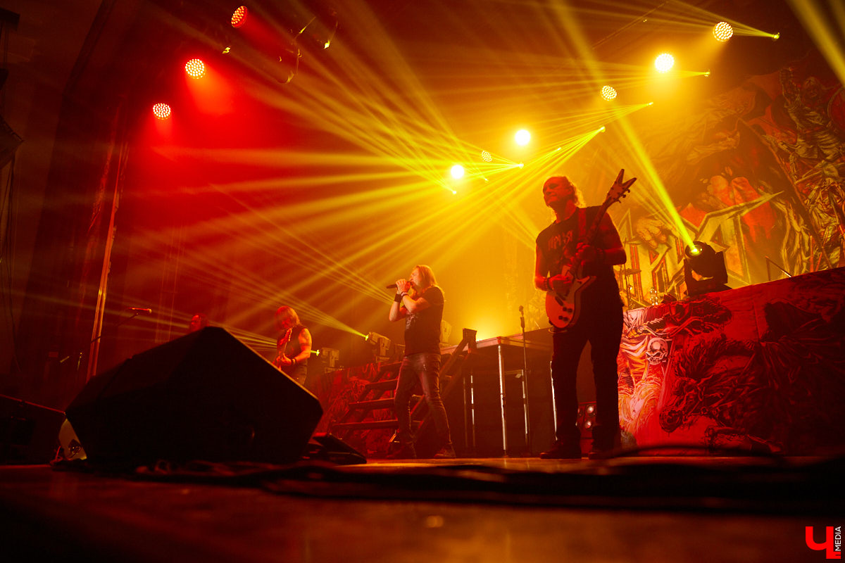 В это нестабильное время приезд во Владимир легенды отечественного хэви-метал группы «Ария» воспринимается как чудо. Но вот музыканты — на сцене Art Hall.
