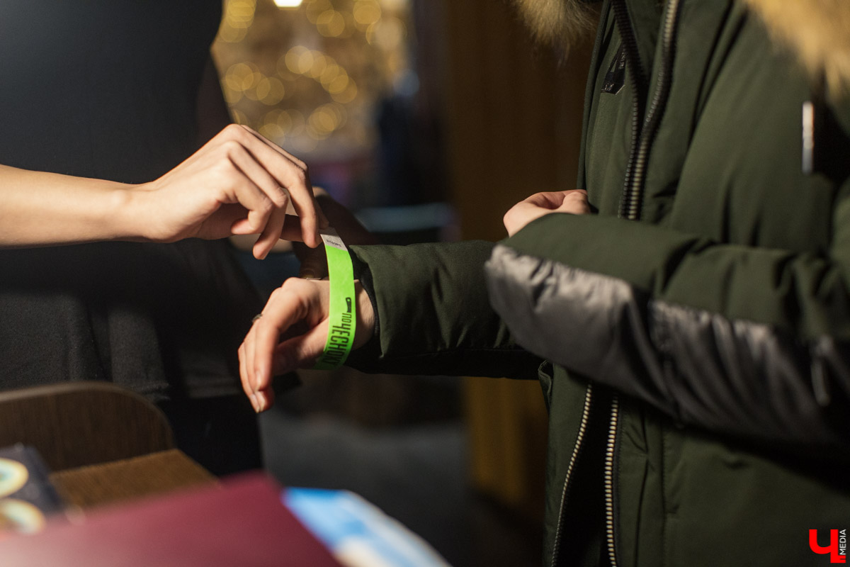 «Налицо падение продаж после объявления о вводе QR-кодов с 15 декабря. Идет массовый отказ по ранее забронированным датам». Рестораторы бьют тревогу. Владимирцы поставили планирование новогодних корпоративов на стоп.