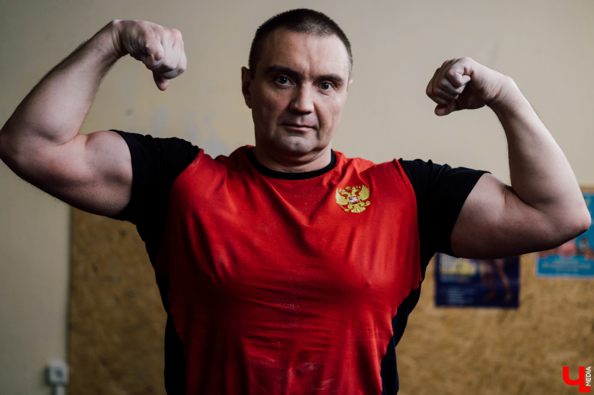 Жонглирование, рывок, длинный цикл... Что-то на мужском и сложном, однако девушки-гиревики разбираются во всем этом ничуть не хуже бородатых суровых сокомандников. «Ключ-Медиа» пообщался с сильными и независимыми, чтобы выяснить, зачем хрупким леди тягать 16-килограммовые гири?