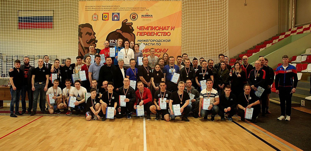 Жонглирование, рывок, длинный цикл... Что-то на мужском и сложном, однако девушки-гиревики разбираются во всем этом ничуть не хуже бородатых суровых сокомандников. «Ключ-Медиа» пообщался с сильными и независимыми, чтобы выяснить, зачем хрупким леди тягать 16-килограммовые гири?