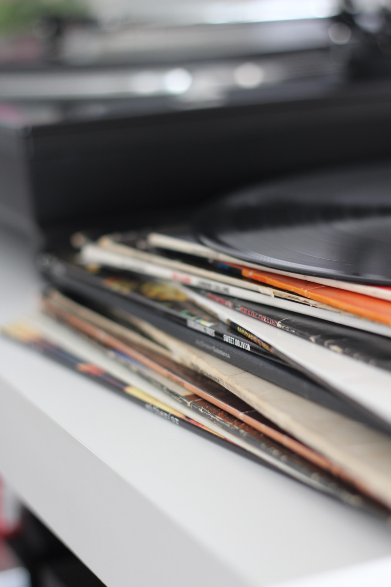 Разбираемся, как во Владимире пополнить свой виниловый запас и найти качественные пластинки - магазины, перекупщики и все-все-все.