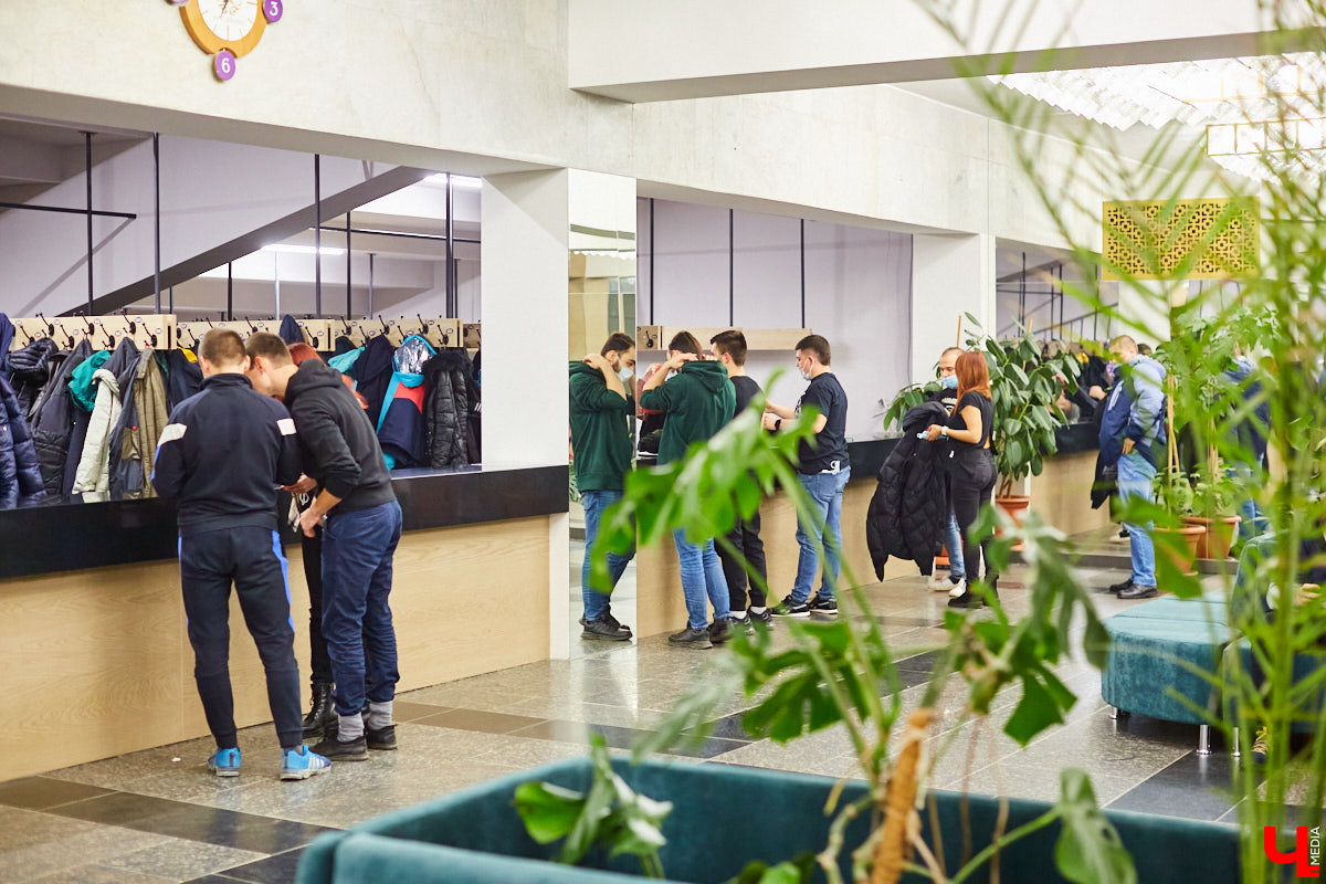 Бодибилдинг – особый мир рельефных мышц, идеальной бронзовой кожи и нереально отточенных пропорций тела. Приобщиться к нему владимирцы могли 13 ноября на турнире по бодибилдингу «Grand Prix Golden Ring 2021», который был организован в Art Hall.