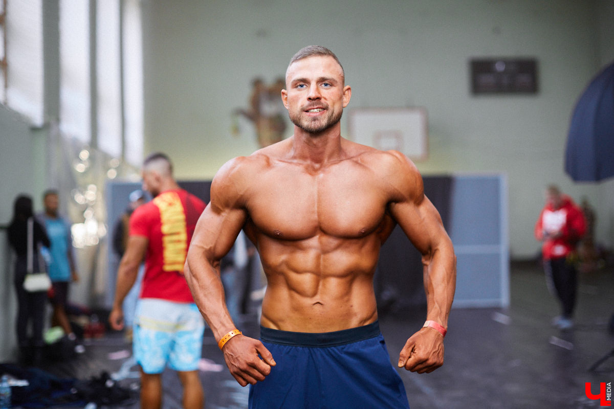 Бодибилдинг – особый мир рельефных мышц, идеальной бронзовой кожи и нереально отточенных пропорций тела. Приобщиться к нему владимирцы могли 13 ноября на турнире по бодибилдингу «Grand Prix Golden Ring 2021», который был организован в Art Hall.