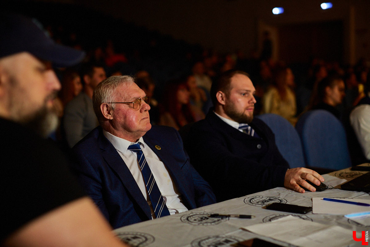 Бодибилдинг – особый мир рельефных мышц, идеальной бронзовой кожи и нереально отточенных пропорций тела. Приобщиться к нему владимирцы могли 13 ноября на турнире по бодибилдингу «Grand Prix Golden Ring 2021», который был организован в Art Hall.