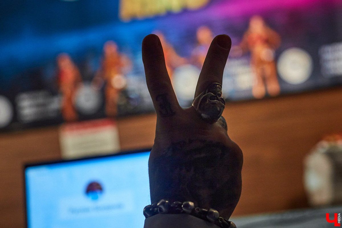 Бодибилдинг – особый мир рельефных мышц, идеальной бронзовой кожи и нереально отточенных пропорций тела. Приобщиться к нему владимирцы могли 13 ноября на турнире по бодибилдингу «Grand Prix Golden Ring 2021», который был организован в Art Hall.