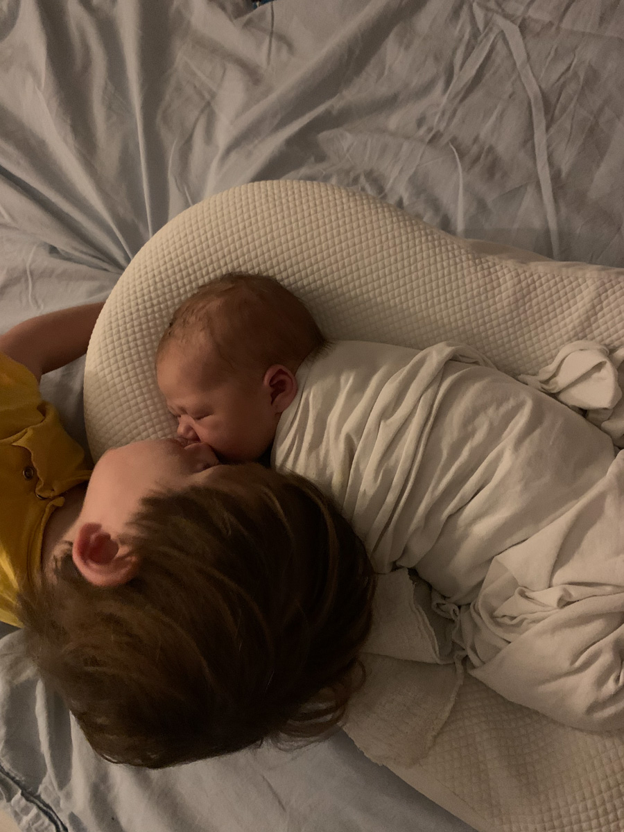 Появление на свет новой жизни — лучшее событие для каждых родителей. А можно ли супругам проходить этот путь вместе? Да, и некоторые владимирские пары избрали партнерские домашние роды. Историями важного процесса с «Ключ-Медиа» поделились две героини.