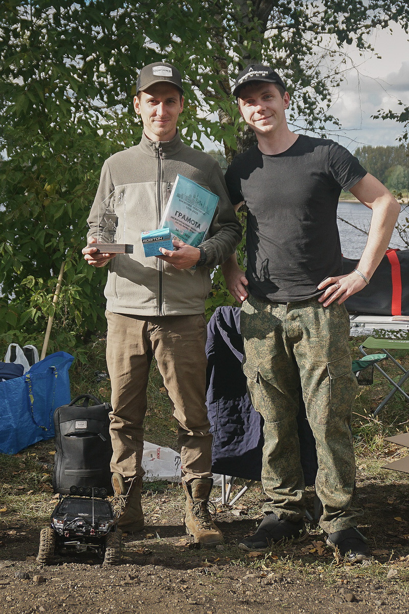 Около двух лет назад владимирский фотограф Владислав Тябин увлекся радиоуправляемыми машинами. Нет, это совсем не детские игрушки. Во-первых, собирать и обслуживать настоящие копии внедорожников RC Trial & Trophy нужно самостоятельно. Во-вторых, стоимость одной модели может достигать нескольких сотен тысяч рублей.