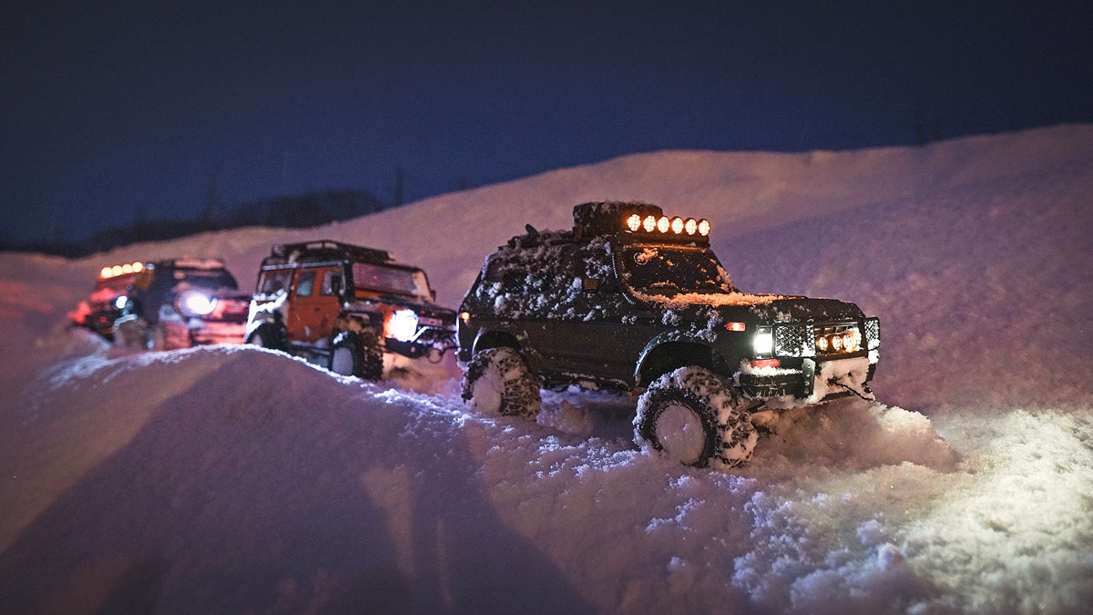 Около двух лет назад владимирский фотограф Владислав Тябин увлекся радиоуправляемыми машинами. Нет, это совсем не детские игрушки. Во-первых, собирать и обслуживать настоящие копии внедорожников RC Trial & Trophy нужно самостоятельно. Во-вторых, стоимость одной модели может достигать нескольких сотен тысяч рублей.