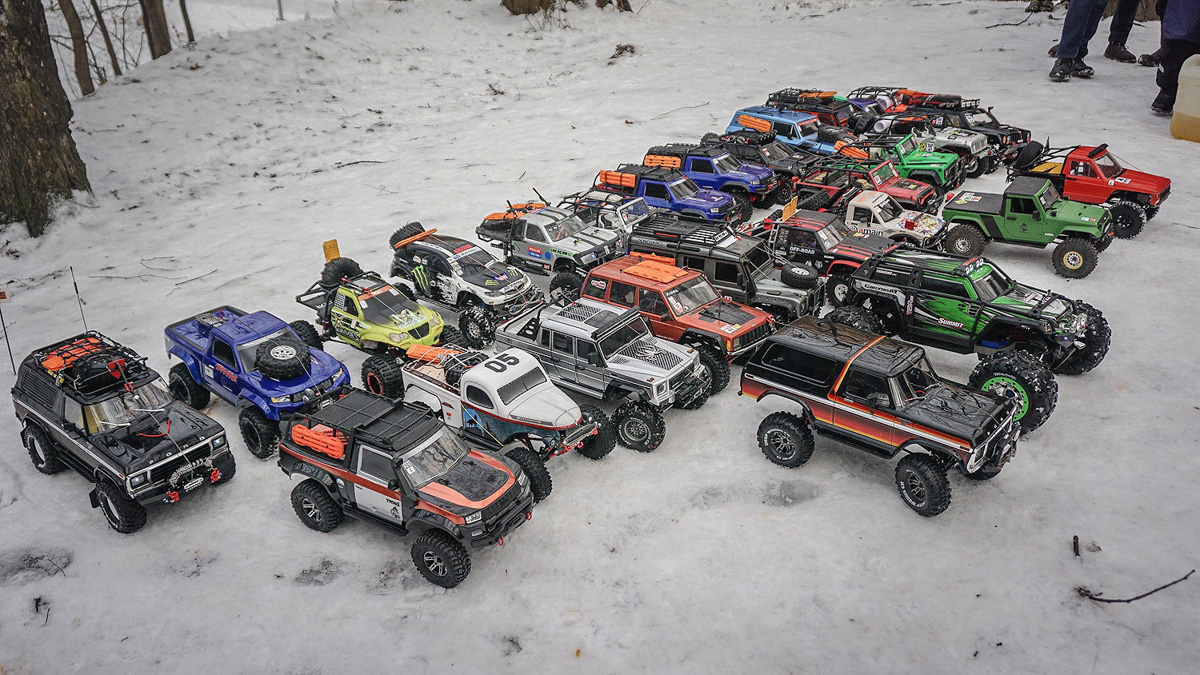 Около двух лет назад владимирский фотограф Владислав Тябин увлекся радиоуправляемыми машинами. Нет, это совсем не детские игрушки. Во-первых, собирать и обслуживать настоящие копии внедорожников RC Trial & Trophy нужно самостоятельно. Во-вторых, стоимость одной модели может достигать нескольких сотен тысяч рублей.