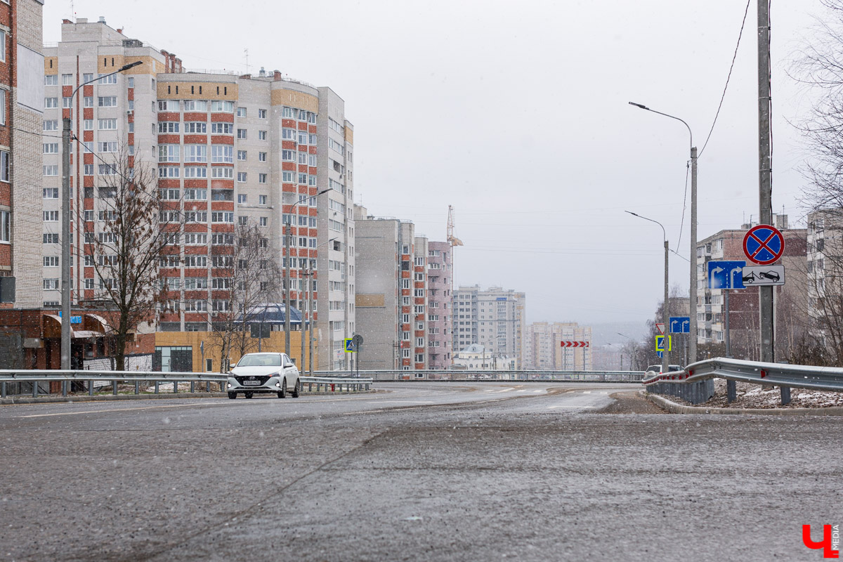 Проблема пробок на Нижней Дуброве решена? Надеемся, что хотя бы частично. Открыта новая развязка, соединяющая ул. Сперанского, Чапаева и Василисина. 